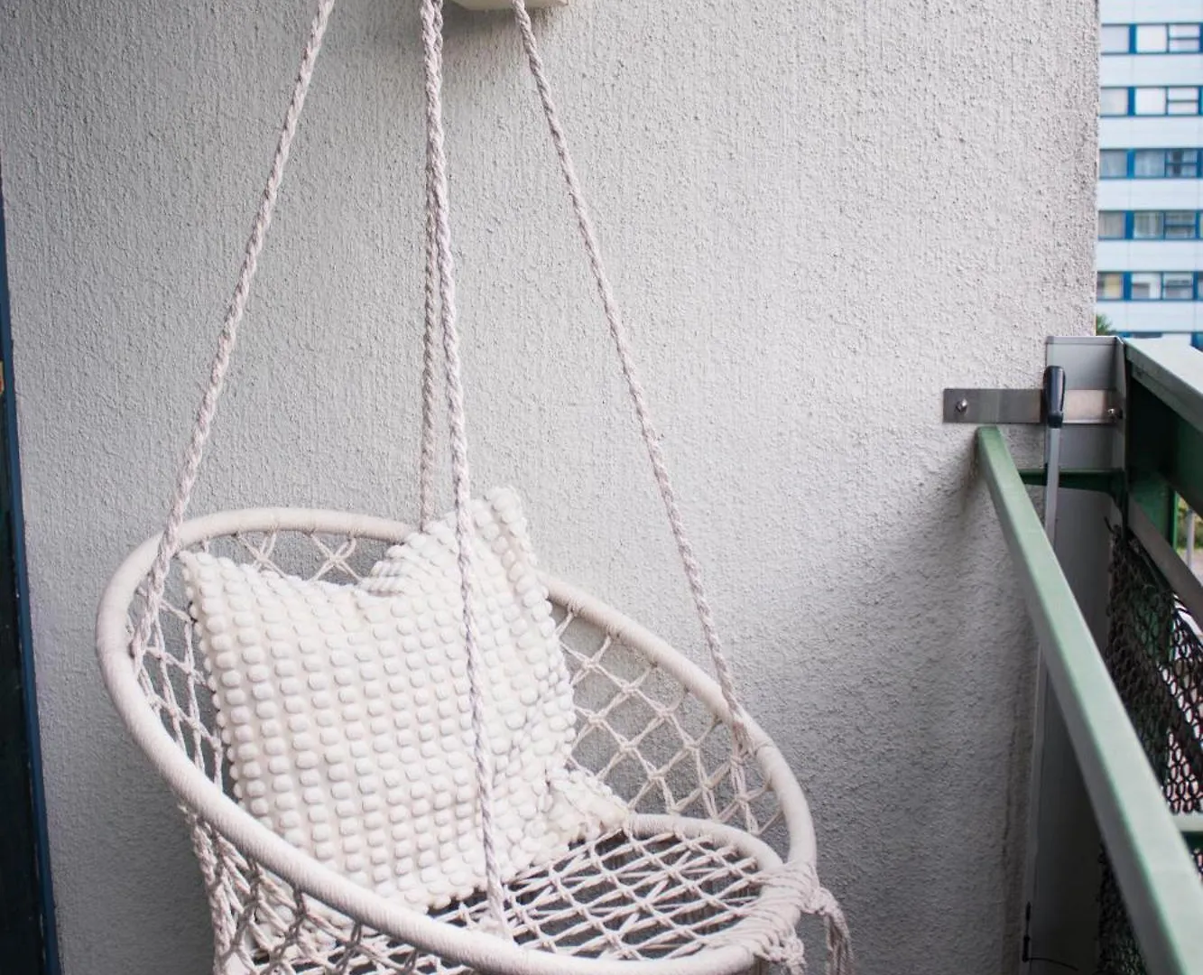 Stylish Urban Escape In Helsinki Apartment 0*,